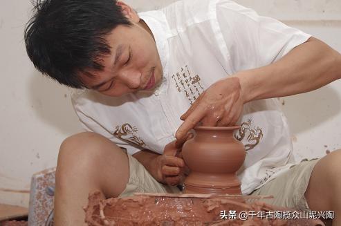 钦州坭兴陶工艺，经过拉胚等工序